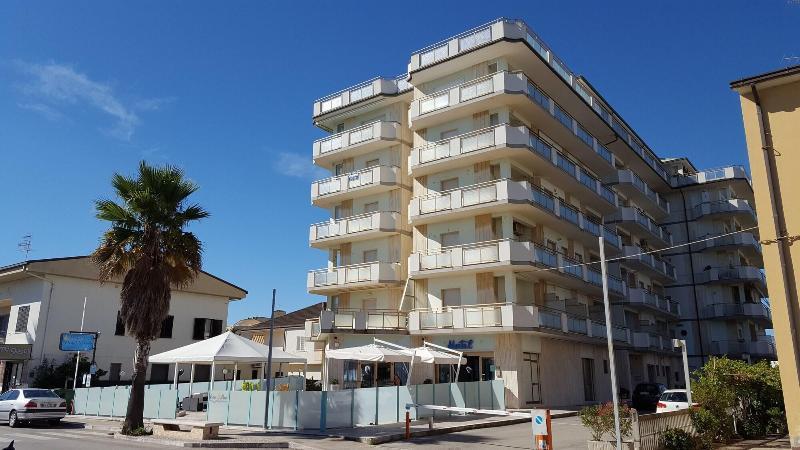 Hotel Petite Fleur Alba Adriatica Eksteriør bilde