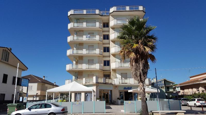 Hotel Petite Fleur Alba Adriatica Eksteriør bilde