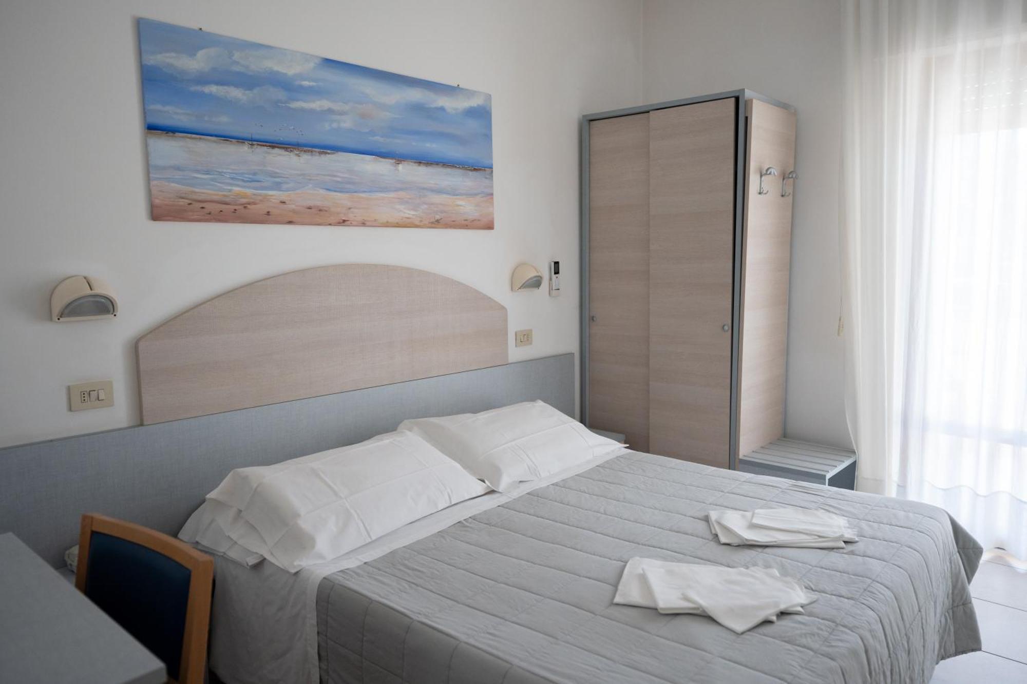 Hotel Petite Fleur Alba Adriatica Eksteriør bilde