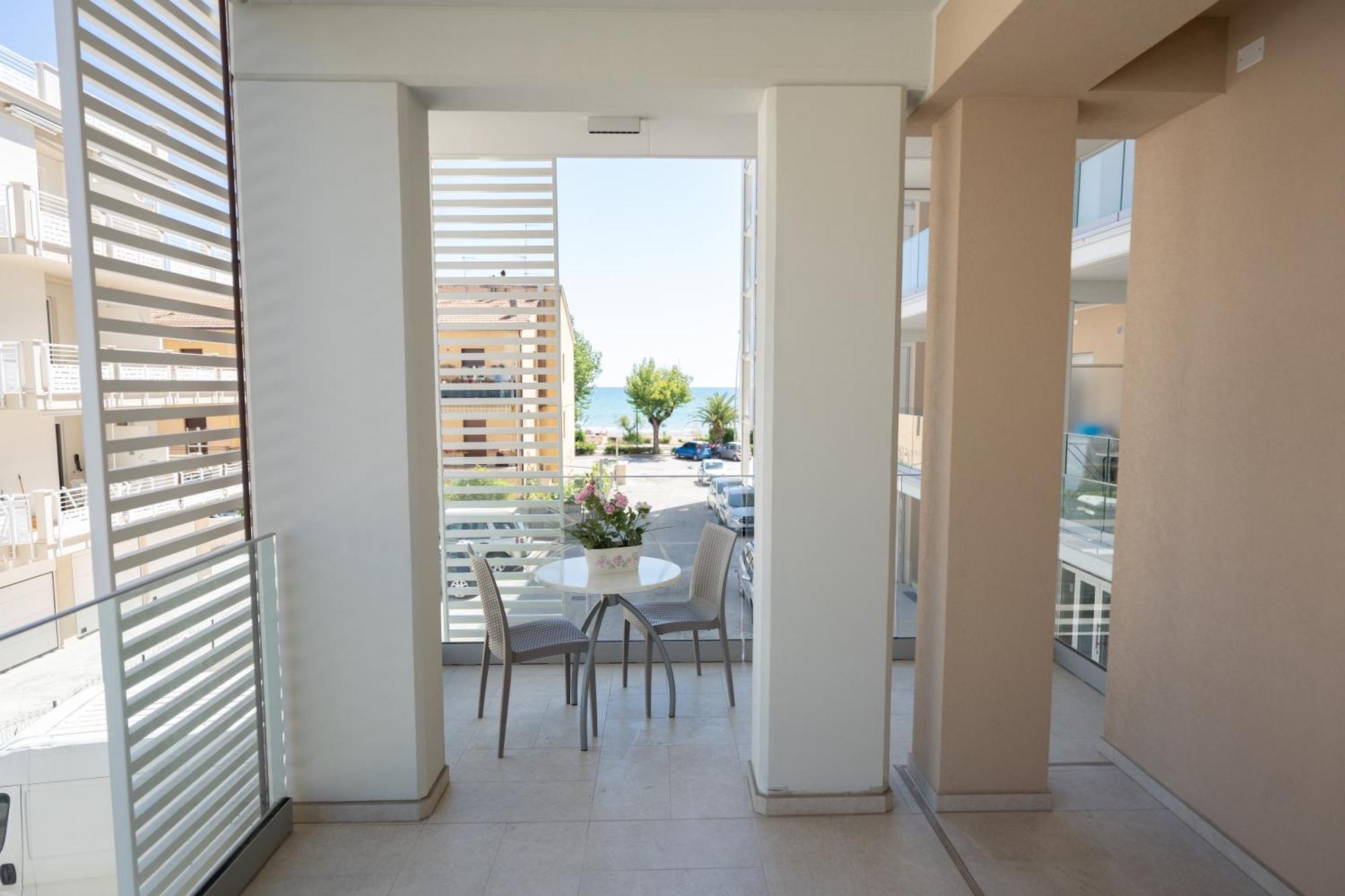 Hotel Petite Fleur Alba Adriatica Eksteriør bilde