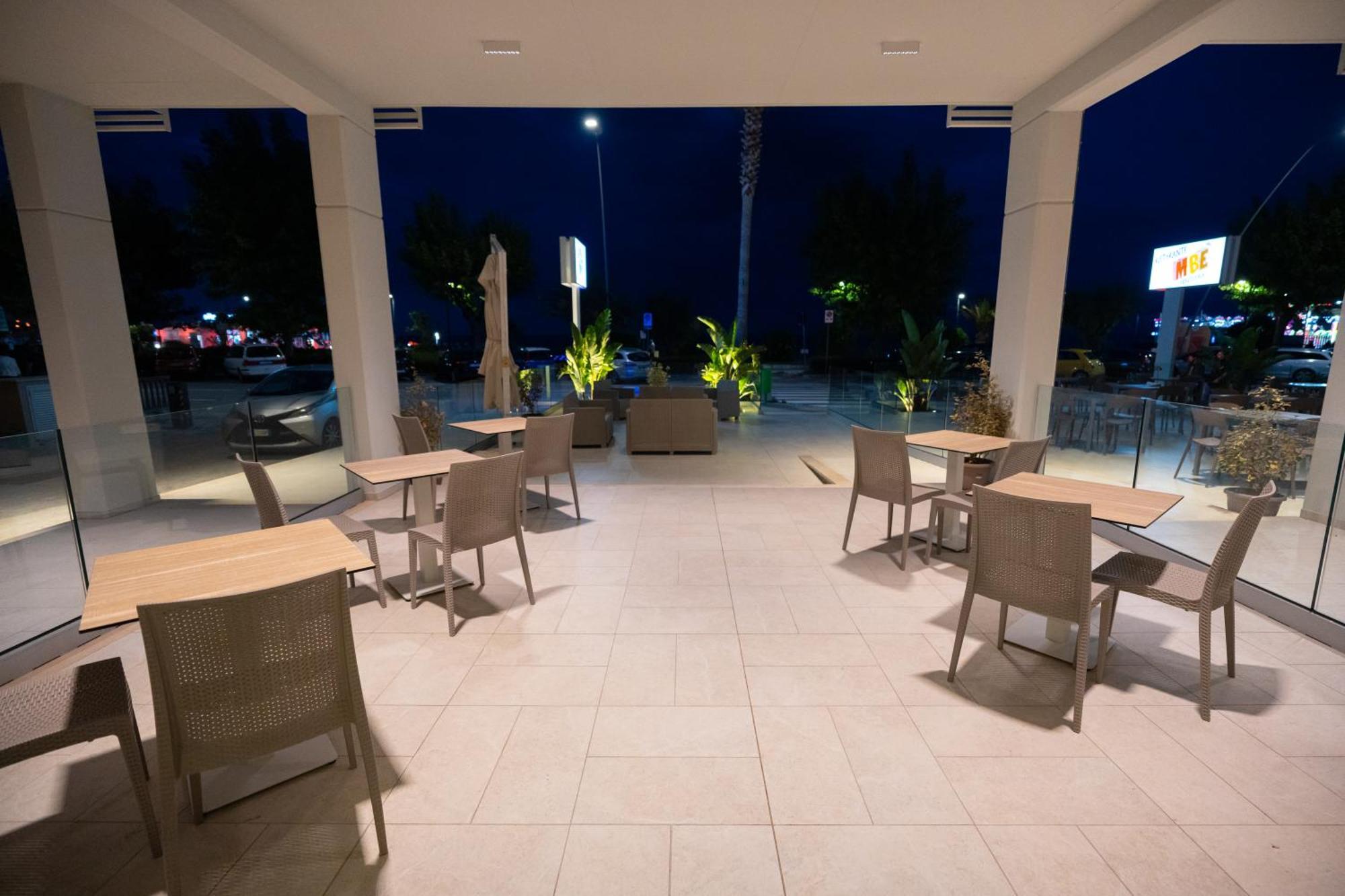 Hotel Petite Fleur Alba Adriatica Eksteriør bilde