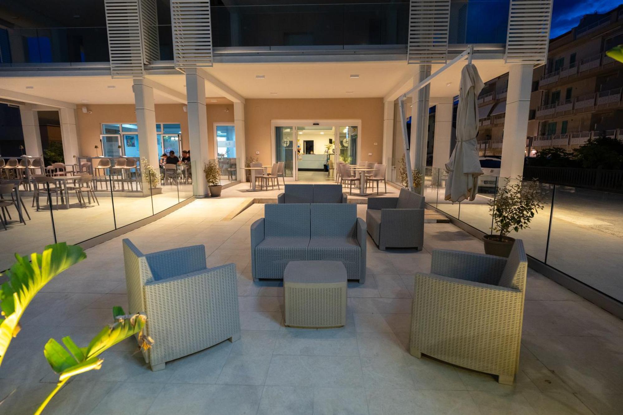 Hotel Petite Fleur Alba Adriatica Eksteriør bilde